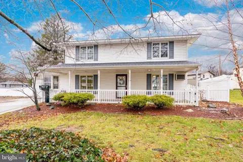 7 Tawny Rd, Levittown, PA 19056