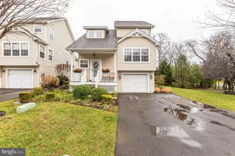 1615 Briarwood Dr, Bensalem, PA 19020