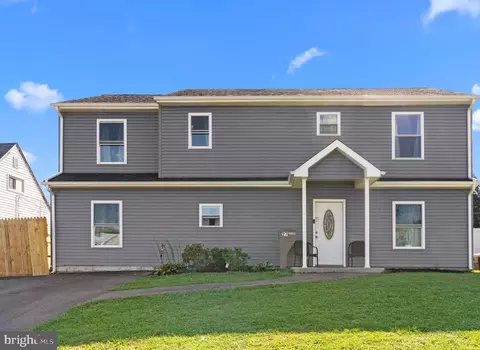 27 Aster Ln, Levittown, PA 19055