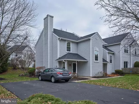 101 Everett Dr, Newtown, PA 18940