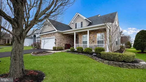 643 N Settlers Cir, Warrington, PA 18976