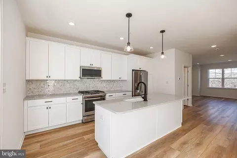 75 Becker Dr #34, Chalfont, PA 18914
