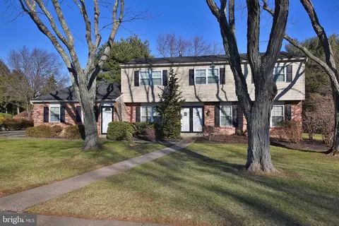 43 Springwood Dr, Southampton, PA 18966