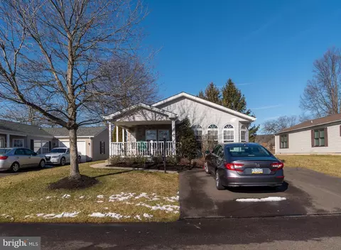 584 Bent Pine Cir, New Hope, PA 18938