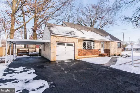 615 Edgewood Ave #E, Bensalem, PA 19020