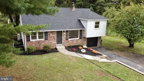 139 W Sandy Ridge Rd, Doylestown, PA 18901