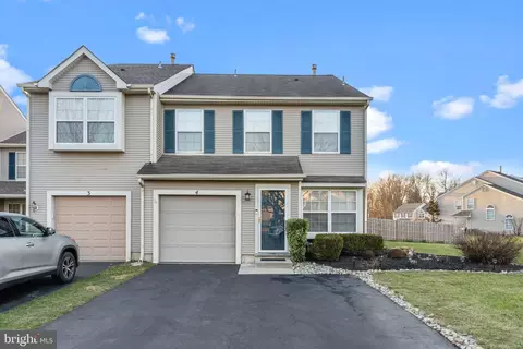 4 Crabapple Pl, Newtown, PA 18940