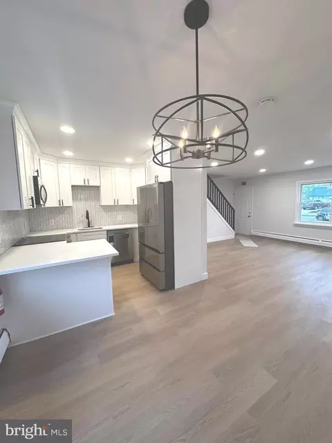 16 Misty Pine Rd, Levittown, PA 19056