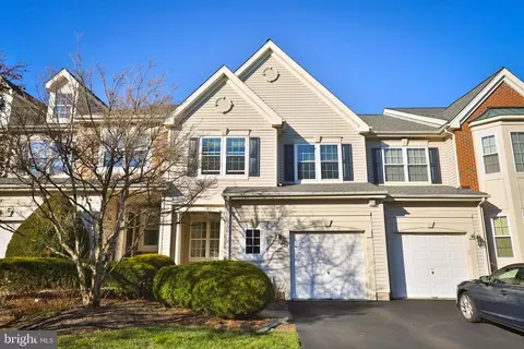 305 Julian Dr E #E, Warwick, PA 18974