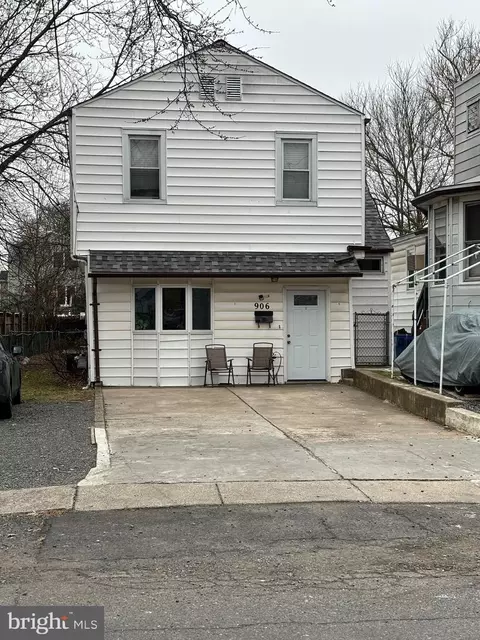 904 Main Ave, Croydon, PA 19021