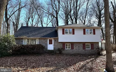 1111 Sandy Ridge Rd, Doylestown, PA 18901