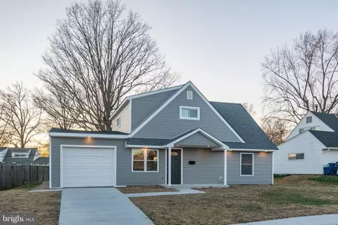 65 Rambler Ln, Levittown, PA 19055