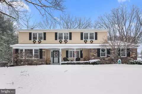 220 Schan Dr, Southampton, PA 18966