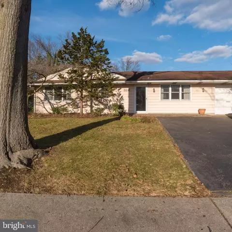316 Thornridge Dr, Levittown, PA 19054