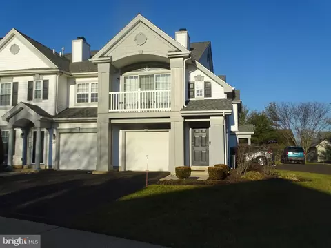 107 Red Maple Ct #412, Warwick, PA 18974