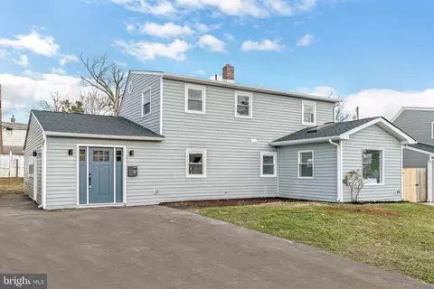 264 Appletree Dr, Levittown, PA 19055