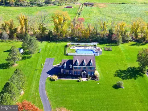 6461 Middleton Ln, New Hope, PA 18938