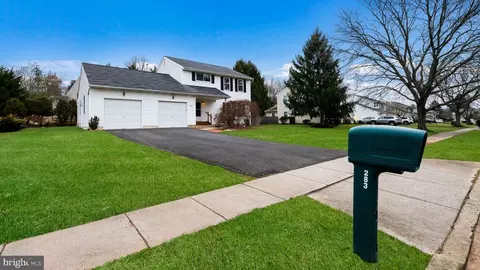 283 Burgundy Ln, Newtown, PA 18940