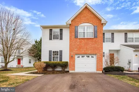 181 Hampshire Dr, Sellersville, PA 18960