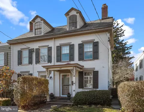 142 N State St, Newtown, PA 18940