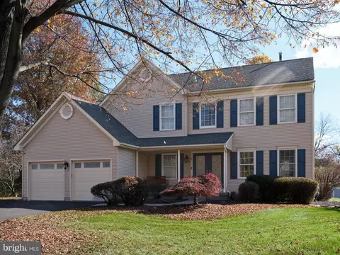 9 Pansy Ct, Newtown, PA 18940