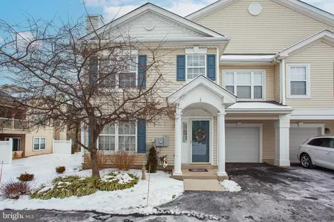 201 Strawberry Ct, Warwick, PA 18974
