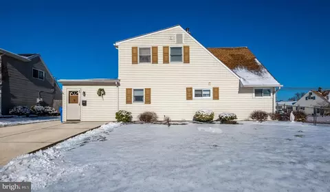 85 Red Cedar Dr, Levittown, PA 19055
