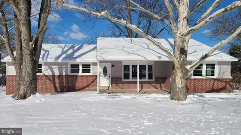 33 W Fairview Ave, Sellersville, PA 18960