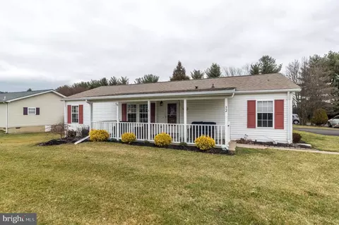 32 Willow Ct, New Hope, PA 18938