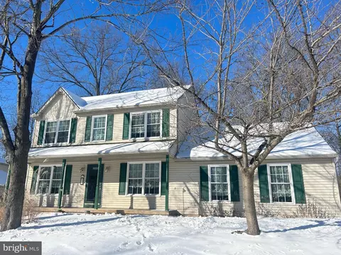 72 Live Oak Dr, Quakertown, PA 18951