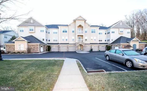 2 Falcon Dr #203, Holland, PA 18966