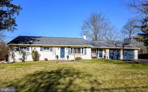 4664 Smith Rd, Furlong, PA 18925