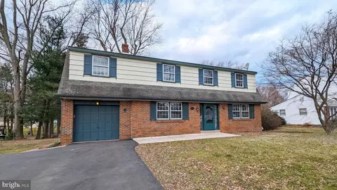 328 Hampton Dr, Feasterville Trevose, PA 19053