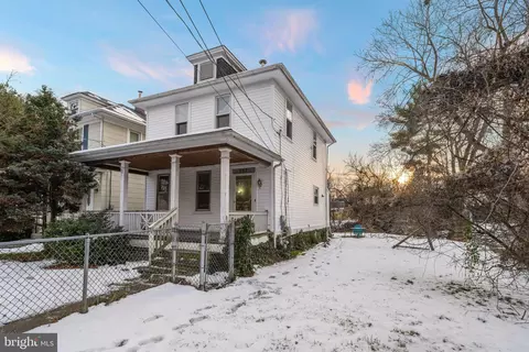 537 Crown St, Morrisville, PA 19067