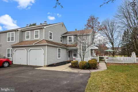 609 B Rose Hollow Dr, Yardley, PA 19067