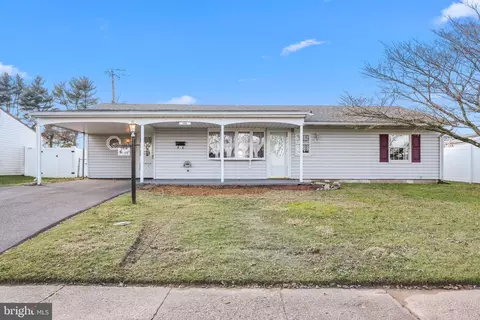 168 Willow Dr, Levittown, PA 19054