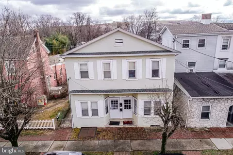 366 Main St, Tullytown, PA 19007