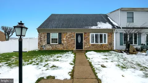 5739 Dunbar Ct, Bensalem, PA 19020