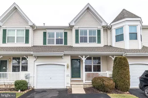 227 Coventry Rd, Chalfont, PA 18914