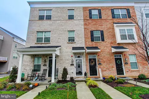 140 B Gaslight Aly, Bensalem, PA 19020