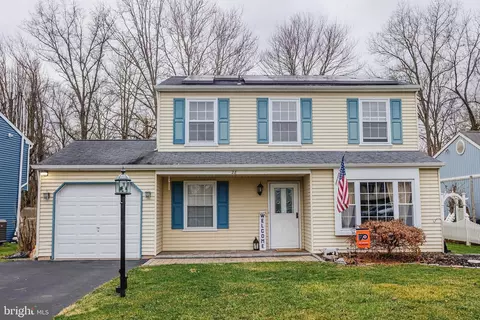 28 Hanover Ct, Langhorne, PA 19047