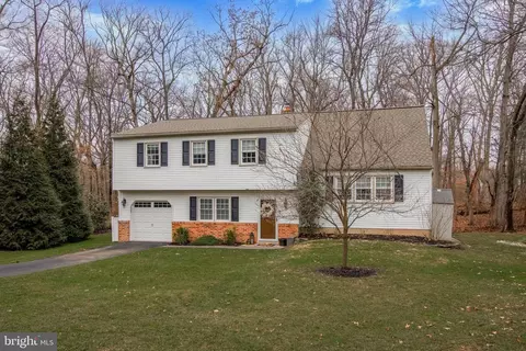 920 Truman Ct, Warrington, PA 18976