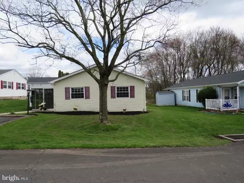 480 Goldenrod Xing W, New Hope, PA 18938