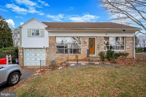 218 Willow Dr, Warminster, PA 18974 photo 1