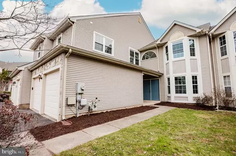 72 Magnolia Dr, Newtown, PA 18940