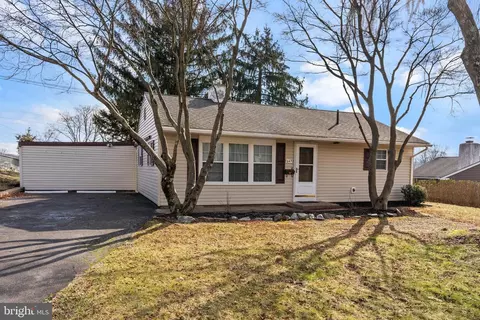 945 Willopenn Dr, Southampton, PA 18966