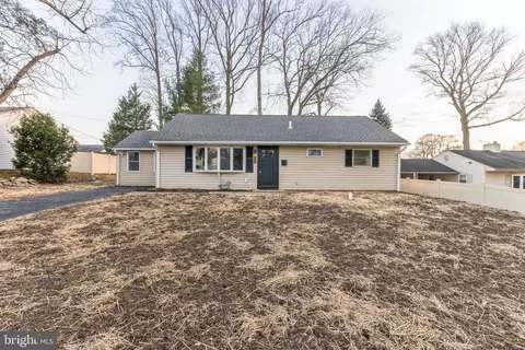 346 Andover Rd, Fairless Hills, PA 19030