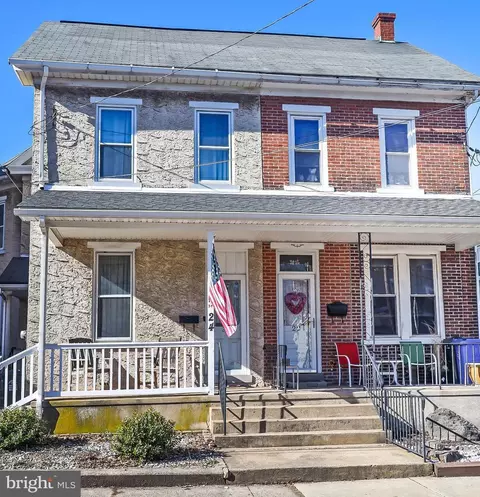 22 S Main St, Quakertown, PA 18951