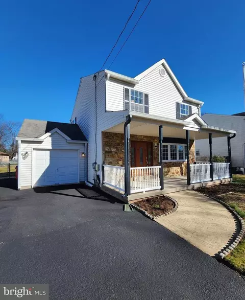 389 Grape St, Warminster, PA 18974