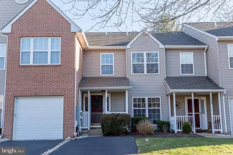 129 Blackfriars Cir, Doylestown, PA 18901